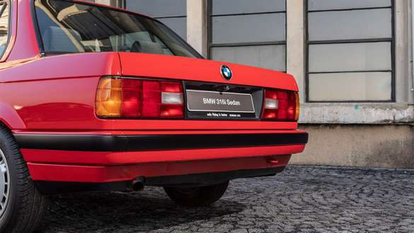 <p>BMW’nin geleneksel sportifliğini yerini aldığı modelden devralıp yükseltmekle kalmayan ikinci nesil, aynı zamanda genişleyen kabin hacmi ve konfor özellikleriyle birçok aileye erişmiştir.</p>