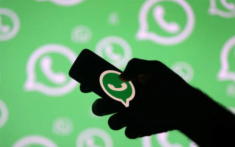 <p>OTOMATİK YÜKLENEN GÖRSELLERİ DURDURUN</p>

<p>Telefonuzun fotoğraf galerisinde utanç verici resimler olmasını istemiyorsanız WhatsApp’ın otomatik yükleme özelliğini kapatabilirsiniz. Bunun için sohbet ayarlarında "Gelen medyayı kaydet" i kapatarak fotoğrafların ve diğer medyanın otomatik indirme işlemlerini durdurabilirsiniz.</p>
