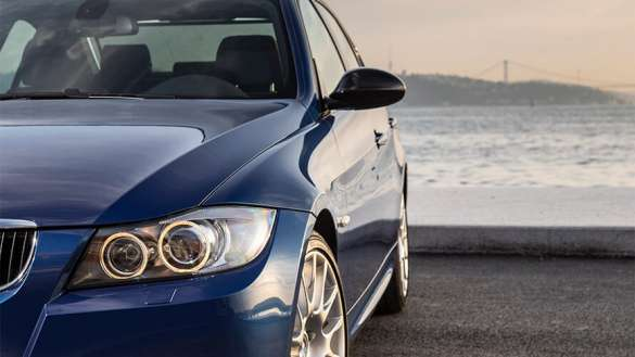 <p><strong>BMW 3 Serisi’nin beşinci nesli, E90 (2005)</strong></p>
<p>Bir sonraki yıl ‘<strong>World Car of the Year</strong>’ ödülüne layık görülen beşinci nesil BMW 3 Serisi tasarımsal açıdan cesur bir yaklaşımın ürünüdür. </p>