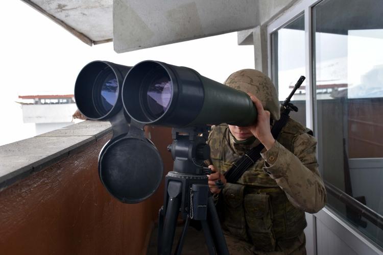 <p>Çok sayıda sığınak ve barınak kullanılamaz hale getirilmiştir. Barınak ve sığınakların içinde çok sayıda yaşam malzemesi ele geçirilip imha edilmiştir.</p>

