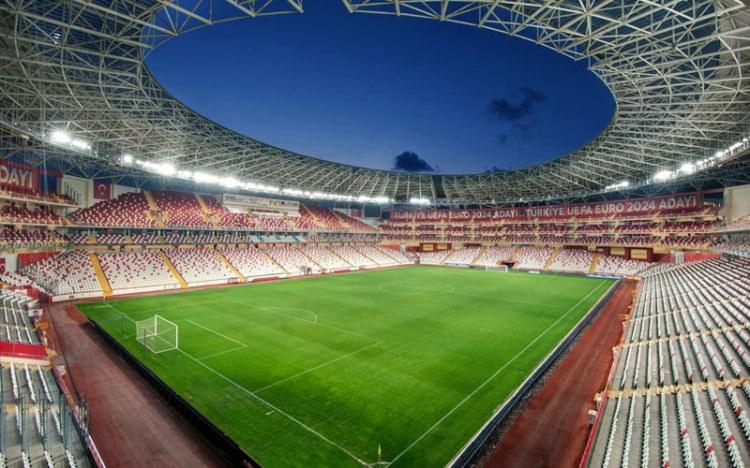 <p>Antalya Stadyumu</p>

<p>Kapasite:33.000</p>

<p>Maliyet:45.8</p>
