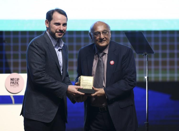 <p>Emced İslam Emced'e "Necip Fazıl Uluslararası Kültür Sanat Ödülü" </p>