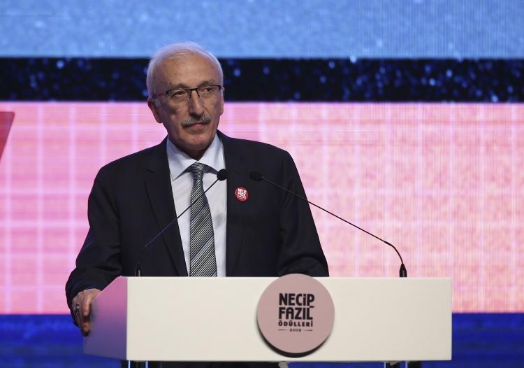 <p>"Necip Fazıl Fikir-Araştırma Ödülü" Prof. Dr. Mehmet Akif Aydın</p>