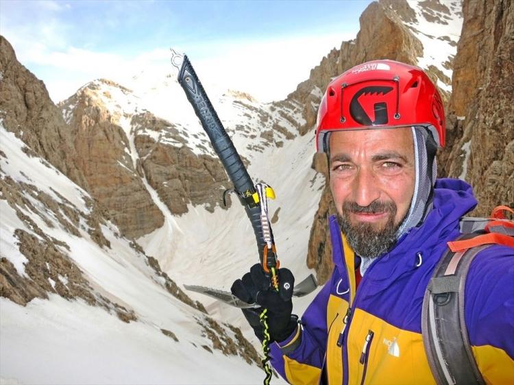 <p>Fındık, dağcılığın tehlikeli sporlar arasında yer aldığını işaret ederek, şunları kaydetti:</p>

<p>"Tırmanış ve dağcılık sporlarındaki tehlikenin aksi iddia edilemez. Bu sporlarda kendini zinde tutarak, antrenman yaparak doğru yerde ve zamanda olup kendinizi sağlıklı kılabilirsiniz. Dağcılık bilinmeyenli bir spordur. Birçok sürprizi olan dağcılık ve tırmanışta her şeye hazırlıklı olmak durumundasınız. Bu faktörler benim için bu sporun çekiciliğidir. Tabii ki bazı çok sevdiğim arkadaşlarımı ve insanları kaybettim. Çok tehlikeli konumlarda kaldım ama benim yaşadığım hayatın ayrılmaz bir tarafı da budur"</p>
