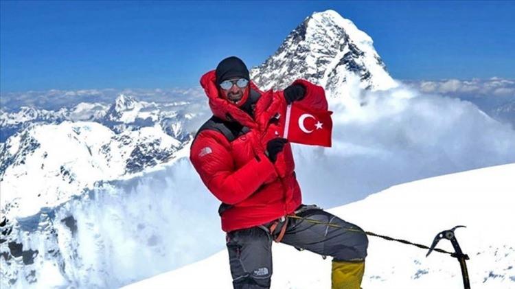 <p>"BAŞARI İÇİN DAĞCILIĞA HER ŞEYİNİZLE KATILMANIZ GEREKİYOR"</p>

<p> </p>

<p>Her tırmanışta bazı dersler çıkardığını dile getiren Fındık, gittiği yerlerdeki bazı zirvelere ulaşamadığını ve geri döndüğünü anlattı.</p>
