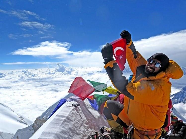 <p>Dünyaca ünlü Türk Tunç Fındık, dağcılıktan ve tırmanmaktan vazgeçmeyeceğini, tırmanarak kendisini özgür hissettiğini ifade etti.</p>
