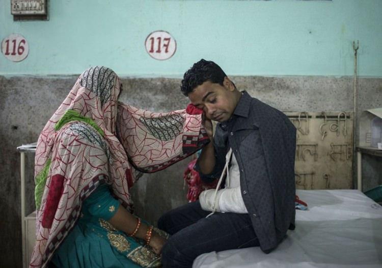<p>Nepal'de onlarca insanın öldüğü, yüzlercesinin yaralandığı kasırga sonrası Narayani Hastanesi</p>
<p>Narendra Shrestha</p>