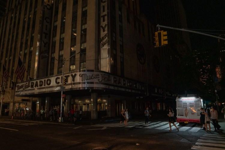 <p>New York'taki Radio City Music Hall&nbsp;temmuzda kapandı</p>

<p>David Dee Delgado</p>
