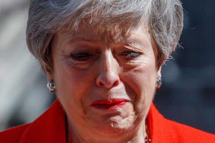 <p>İngiltere'nin &ouml;nceki Başbakanı&nbsp;Theresa May, istifasını a&ccedil;ıklarken...</p>

<p>Tolga Akmen</p>
