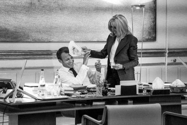 <p>Fransa Cumhurbaşkanı Emmanuel Macron ile eşi Brigitte'in &Eacute;lys&eacute;e Sarayı'ndaki &ouml;zel anları...</p>

<p>Christopher Anderson</p>
