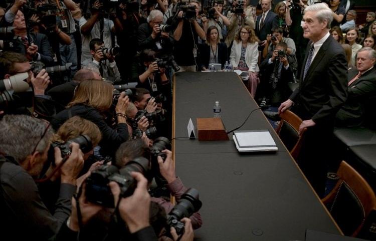 <p>Eski &ouml;zel m&uuml;şavir Robert Mueller, Washington'daki Yargı Komitesi'nin &ouml;n&uuml;nde ifade vermeye hazırlanırken...</p>

<p>Gabriella Demczuk</p>
