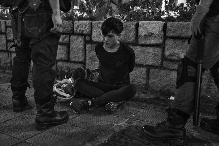 <p>Hong Kong'da h&uuml;k&uuml;met karşıtı protestocu</p>

<p>Adam Ferguson</p>
