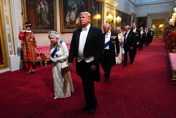 <p>Krali&ccedil;e Elizabeth ile Donald Trump, Buckingham Sarayı'nda</p>

<p>Victoria Jones</p>
