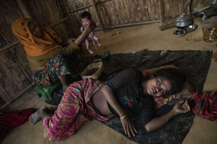 <p>Bangladeş'te Kutupalong m&uuml;lteci kampında bir doğum</p>

<p>James Nachtwey</p>
