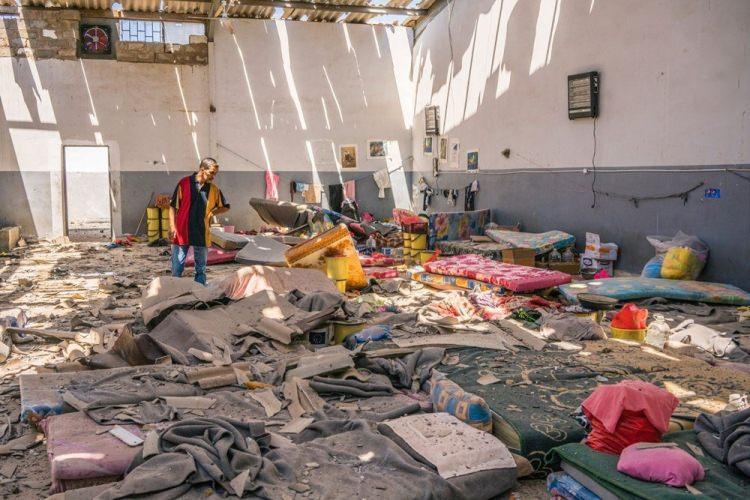 <p>Libya'da 3 Temmuz'daki hava saldırısı sonrarı m&uuml;ltecilerin yatakhanesi&nbsp;</p>

<p>Emanuele Satolli</p>
