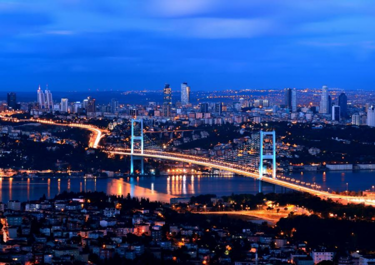 <p><strong>14. Türkiye:</strong></p>

<p>GSYH: 857,7 milyar dolar</p>

<p>Nüfus: 79,5 milyon</p>

<p>Kişi başına düşen yıllık gelir: 24.986 dolar</p>
