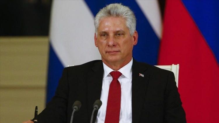 <p>10 Ekim </p>
<p>- Orta Amerika ülkesi Küba'da, nisan ayında onaylanan yeni anayasa değişikliğinin ardından 43 yıl sonra devlet başkanı seçildi.</p>