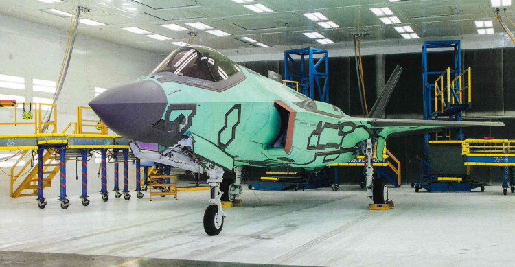 <p>Şimşek ismiyle de anılan uçaklar ayrıca Naval Strike Missile JSM ve Long Range Anti-Ship Missile (LRASM) anti-gemi füzeleri de yükleyebiliyor.</p>
