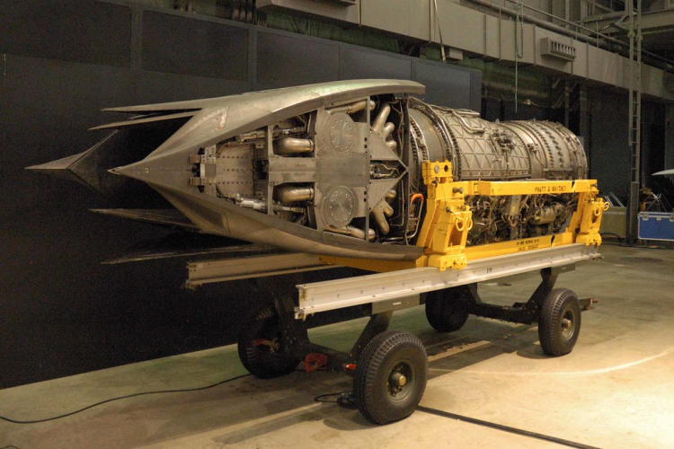 <p>F-35 uçağına Türk Silahlı Kuvvetleri envanterinde de bulunan KC-135 Stratotanker tipi uçaklarla havadan yakıt ikmali yapılabiliyor. </p>
