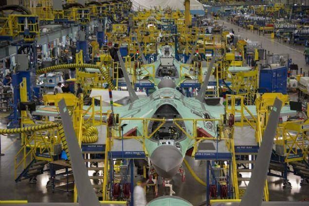 <p>Son teknolojiye sahip F-35'lerin en büyük özelliklerinden biri birleşme noktalarında neredeyse hiç pürüzü ve boşluğu olmaması.</p>
