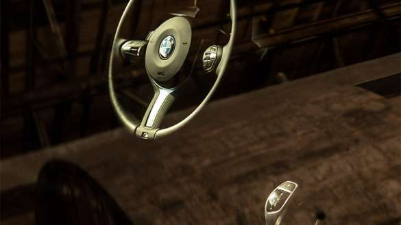 <p>BMW model isimlendirme stratejisinde ilk kez yirmi yıl önce düşünülmüş bir yaklaşımı ilk kez bu nesilde uygulamaya geçirmiştir. Böylece, yirmi yıl sonra, BMW 3 Serisi’nin Coupé ve Cabrio versiyonları <strong>BMW 4 Serisi</strong> olarak isimlendirilmiştir.</p>