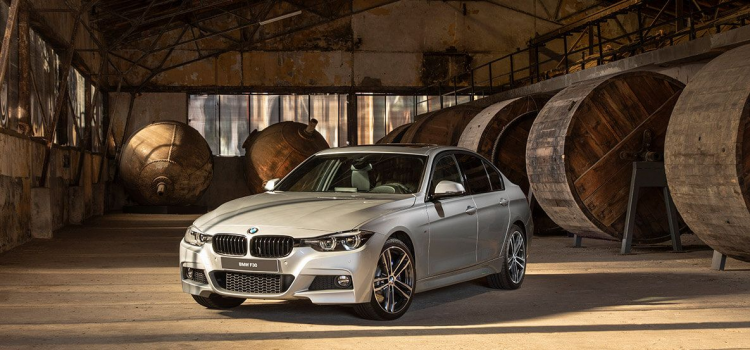 <p><strong>BMW 3 Serisi’nin altıncı nesli, F30 (2011)</strong></p>
<p><strong>Altıncı nesil</strong> BMW 3 Serisi ise gelecekte otomotiv dünyasını kasıp kavuracak ‘elektriklenme’ için hibrit güç ünitelerine kavuşuyor.</p>
