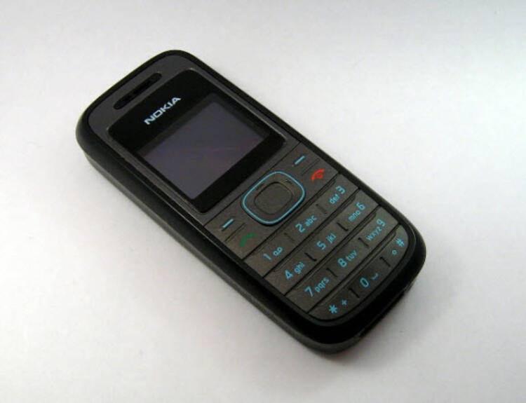 <p><strong>Nokia 1208</strong></p>

<p>Nokia'nın 2007 yılında tanıttığı bu telefon modeli SMS desteğine sahip olmakla birlikte, indirilebilir zil sesi ve titreşim özellikleriyle beğeni topladı. Cihaz, toplamda 100 milyon sattı.</p>
