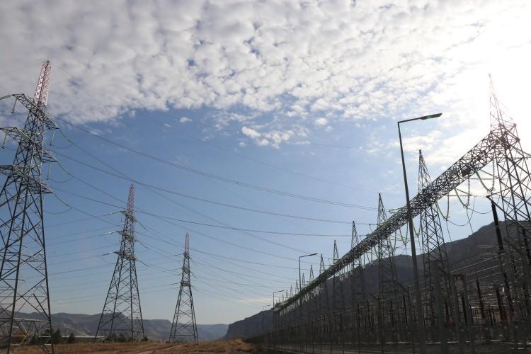<p>Türkiye'nin vizyon projesi olan Güneydoğu Anadolu Projesi (GAP) kapsamında yapılan Ilısu Barajı Hidroelektrik Santrali'nde (HES) biriken su miktarı 1 milyar 150 milyon metreküpe ulaştı.</p>