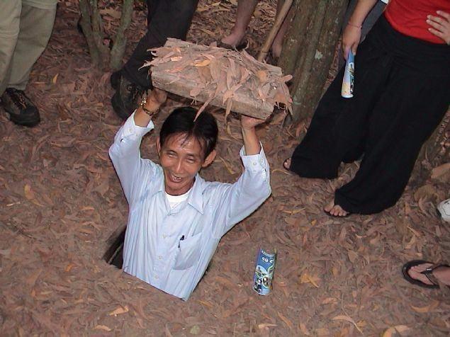 <p>Vietnamlıların kullandığı Cu Chi tünellerinin uzunluğu 200 kilometreyi buluyor. 1940 yılında sadece küreklerle kazılmaya başlanan tüneller, 25 yılda tamamlanmış.</p>
<p> </p>