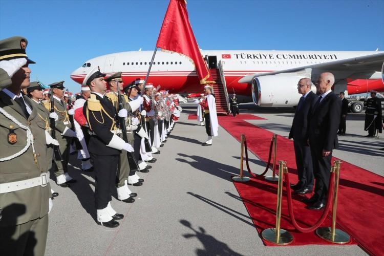 <p>Cumhurbaşkanı Recep Tayyip Erdoğan, Tunus'a sürpriz bir ziyaret gerçekleştirdi. </p>
