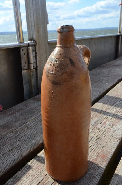 <p>Araştırmanın başkanı Tomasz Bednarz; "Bu şişe bizim en değerli buluntumuz oldu, 200 yılldır sualtında kalmış şişelerdeki içeceklerin halen içilebilir vaziyette olduğunu da şaşkınlıkla söylemek isterim" açıklamasında bulundu.</p>

<p> </p>
