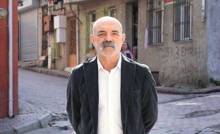 <p>1959 yılında Nevşehir'in Avanos ilçesinde dünyaya geldi. İlk ve orta eğitimini Avanos'ta, lise eğitimini Nevşehir'de tamamladı. Ege Üniversitesi Tıp Fakültesi'nden 1984 yılında mezun oldu.</p>