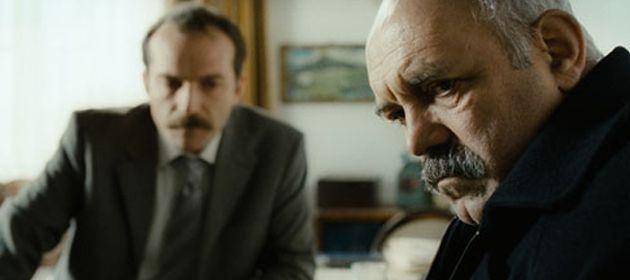 <p>Oyunculuğa 2002 yapımı Nuri Bilge Ceylan filmi Uzak ile başladı. Bundan sonra sadece sinema oyunculuğu yaptı ve senaristlik, yazarlık denemelerinde bulundu.</p>