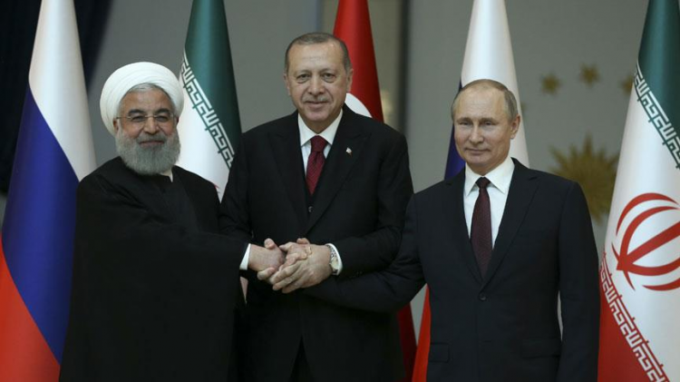 <p>Yurt dışı ziyaretlerine Rusya ile başlayan Erdoğan, bu doğrultuda ilk üç yurt dışı ziyaretini bu ülkeye yaptı. Rusya'ya 23 Ocak'ta çalışma ziyaretinde bulunan Erdoğan, 14 Şubat'ta ise Suriye konulu Türkiye-Rusya-İran Üçlü Zirvesi'ne iştirak etti.</p>
