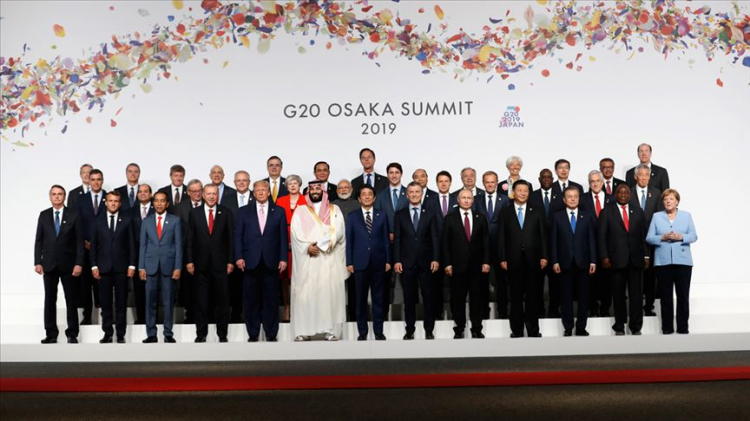 <p>Tacikistan'a Asya'da İşbirliği ve Güven Arttırıcı Önlemler Konferansı'na katılmak üzere giden Cumhurbaşkanı Erdoğan, daha sonra G-20 Liderler Zirvesi için Japonya'ya ziyarette bulundu.</p>
