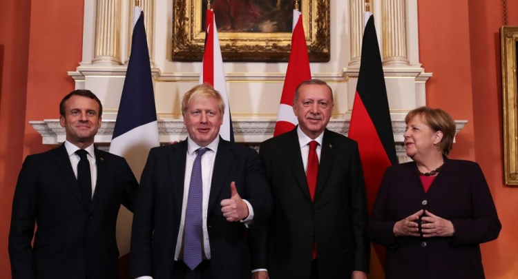 <p>Erdoğan, Zirve öncesinde de Türkiye, Almanya, Fransa ve İngiltere devlet ve hükümet başkanlarının katılımıyla gerçekleştirilen Suriye Konulu Dörtlü Zirve'ye iştirak etti</p>
