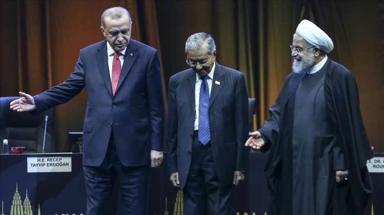 <p>Küresel Mülteci Forumu için İsviçre'ye ziyarette bulunan Erdoğan, Malezya'da Kuala Lumpur Zirvesi'ne katıldı, son yurt dışı seyahatini ise 25 Aralık'ta Tunus'a gerçekleştirdi.</p>
