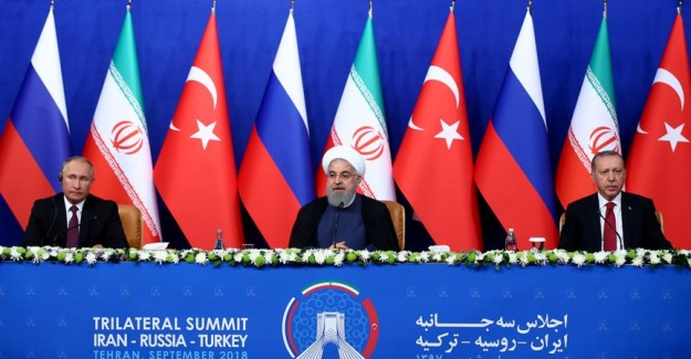 <p>Irak Cumhurbaşkanı Salih'i yıl içinde ikinci kez Türkiye'de ağırlayan Erdoğan, son olarak Rusya Devlet Başkanı Vladimir Putin ve İran Cumhurbaşkanı Hasan Ruhani ile Suriye Konulu Üçlü Zirve Toplantısı kapsamında bir araya geldi.</p>