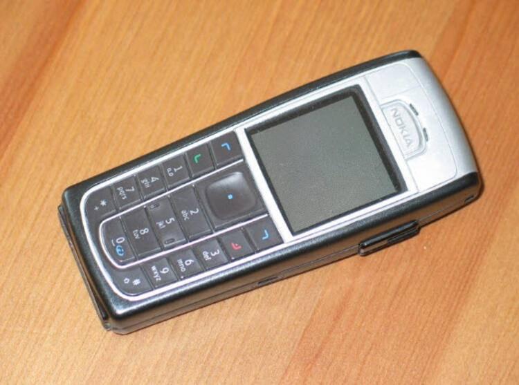 <p><strong>Nokia 6230</strong></p>

<p>Bir zamanların efsane telefon markası Nokia, alternatifinin pek bulunmadığı yıllarda yüksek satış hacimlerine ulaşıyordu. Bu telefonlardan biri de 2003 yılında satışa sunulan Nokia 6230'dan başkası değil. VGA kamerası ve FM radyosu bulunan cihaz, toplamda 50 milyon sattı.</p>

<p> </p>

<p> </p>
