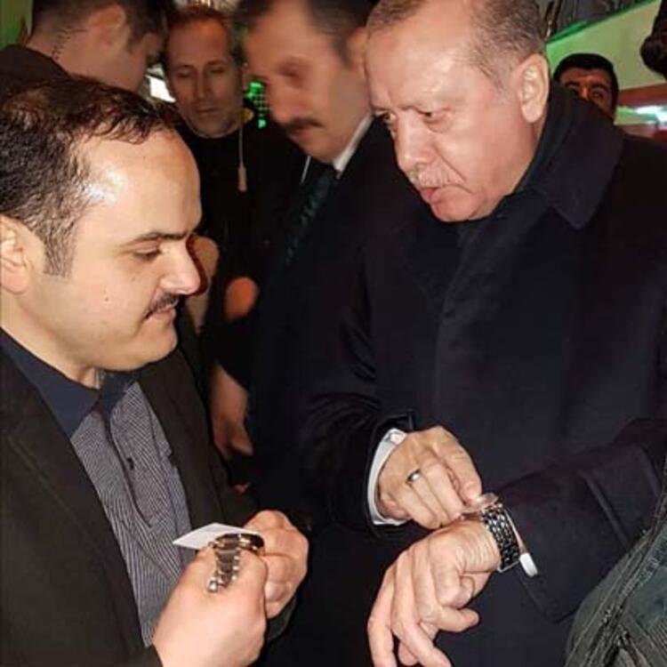 <p>Aldığı hediye nedeniyle mutlu olduğunu belirten Uysal, saati koleksiyonuna koyacağını belirtti. Cumhurbaşkanı Erdoğan ile o dönem yaşadığı diyalogu anlatan Uysal, şunları söyledi:</p>

<p> </p>
