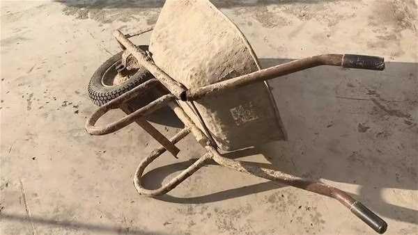 <p>Hurda olarak çok ucuz bir fiyata aldığı el arabasını bakın nasıl yeniledi! Şaşıracaksınız...</p>