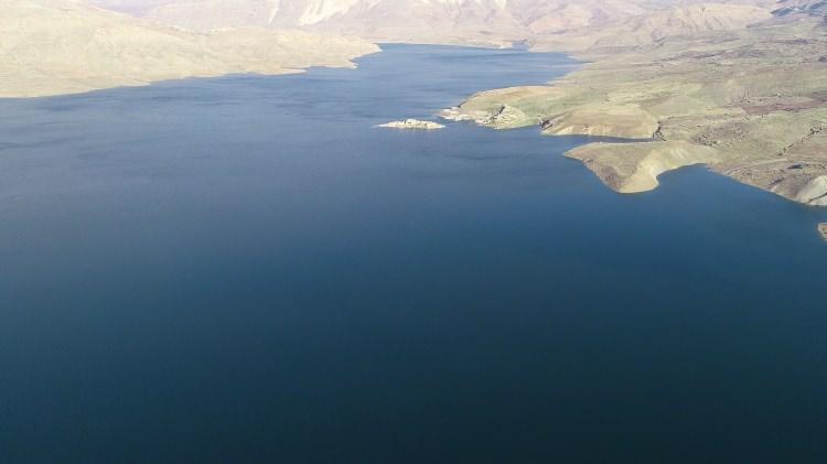 <p>Kösalı, baraj gölünde 4-5 ay sonra 10,5 milyar metreküp su miktarına ulaşılmasının planlandığını bildirdi.</p>

<p> </p>
