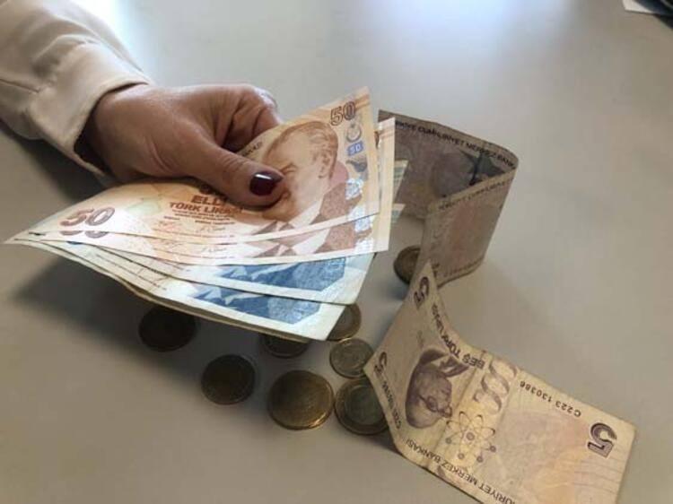 <p>(01/01/2018 sonrası tescil)</p>
<p>Otomobil</p>
<p>1-3 yaş</p>
<p>0-1300 cc aralığı</p>
<p>Matrahı 46 bin 300 liraya kadar</p>
<p>2019 MTV’si: 861 lira</p>
<p>2020 MTV’si: 964.32 lira</p>