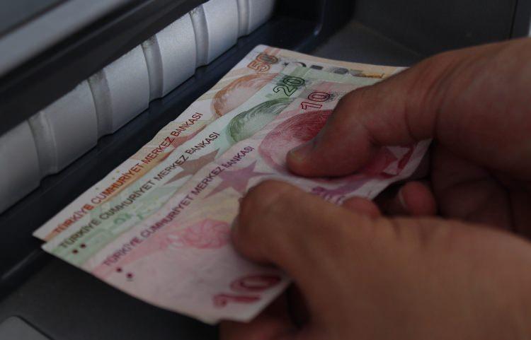 <p>Otomobil</p>
<p>1-3 yaş</p>
<p>0-1300 cc aralığı</p>
<p>Matrahı 46 bin 300 – 81 bin 100 lira arası</p>
<p>2019 MTV’si: 946 lira</p>
<p>2020 MTV’si: 1059.52 lira</p>
