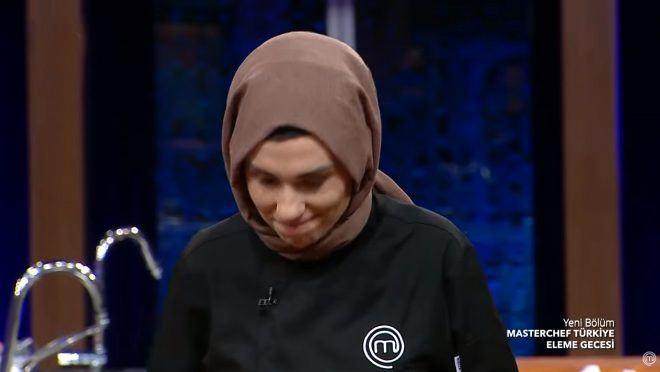 <p>Bu duruma ses çıkartmadan kafasını önüne eğen Güzide, sözleri onaylamış gibi göründü. </p>