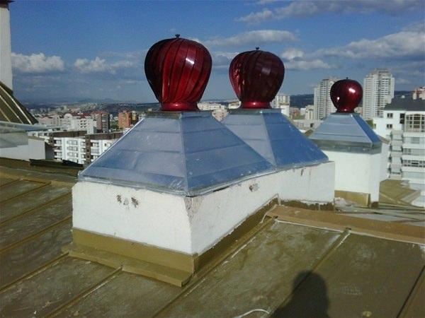 <p>Rüzgar enerjisi ile çalışan bu aspiratörler, oluşan kokuları dışarı atmaya yarıyorlar.</p>
