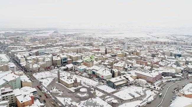 <p><strong>Erzurum</strong></p>

<p>İstanbul'daki nüfus: 421 bin 399 kişi</p>
