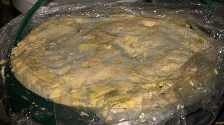 <p>220 kilo bal, 200 kilo eski kaşar ve 387 kilo tereyağı laboratuar da incelenmek üzere İlçe Tarım Müdürlüğü'ne götürüldü.</p>