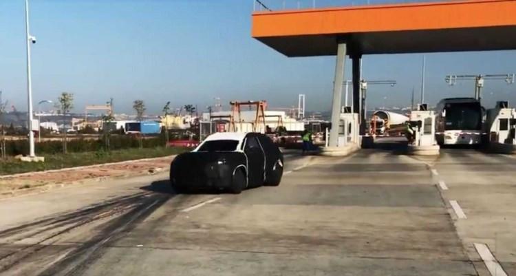 <p>Yerli otomobil üretim tesisinde 4 bin 323 kişi istihdam edilecek ve bu kişilerin 300'ü nitelikli personel olacak.</p>