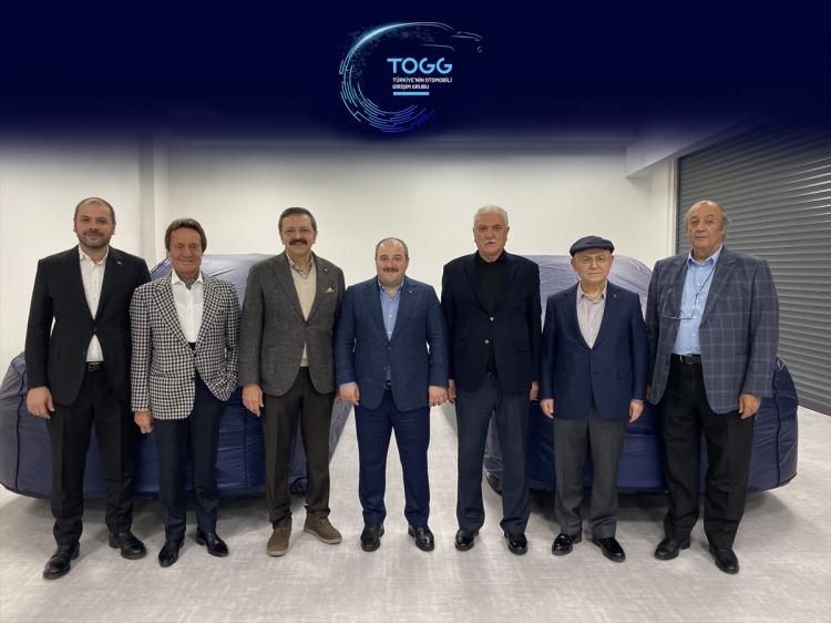 <p><strong>HER YERDE ŞARJ EDİLECEK</strong></p>

<p>Düşük toplam sahip olma maliyeti; sessiz, keyifli ve sıfır emisyonla temiz bir sürüş, elektrikli otomobillerin içten yanmalı otomobillere göre sağladığı en temel avantajlar olarak öne çıkıyor.</p>

<p> </p>
